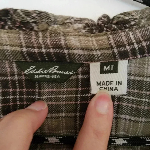 Eddie Bauer Flannel ruffle button down longsleeve womans shirt Medium - Picture 3 of 7